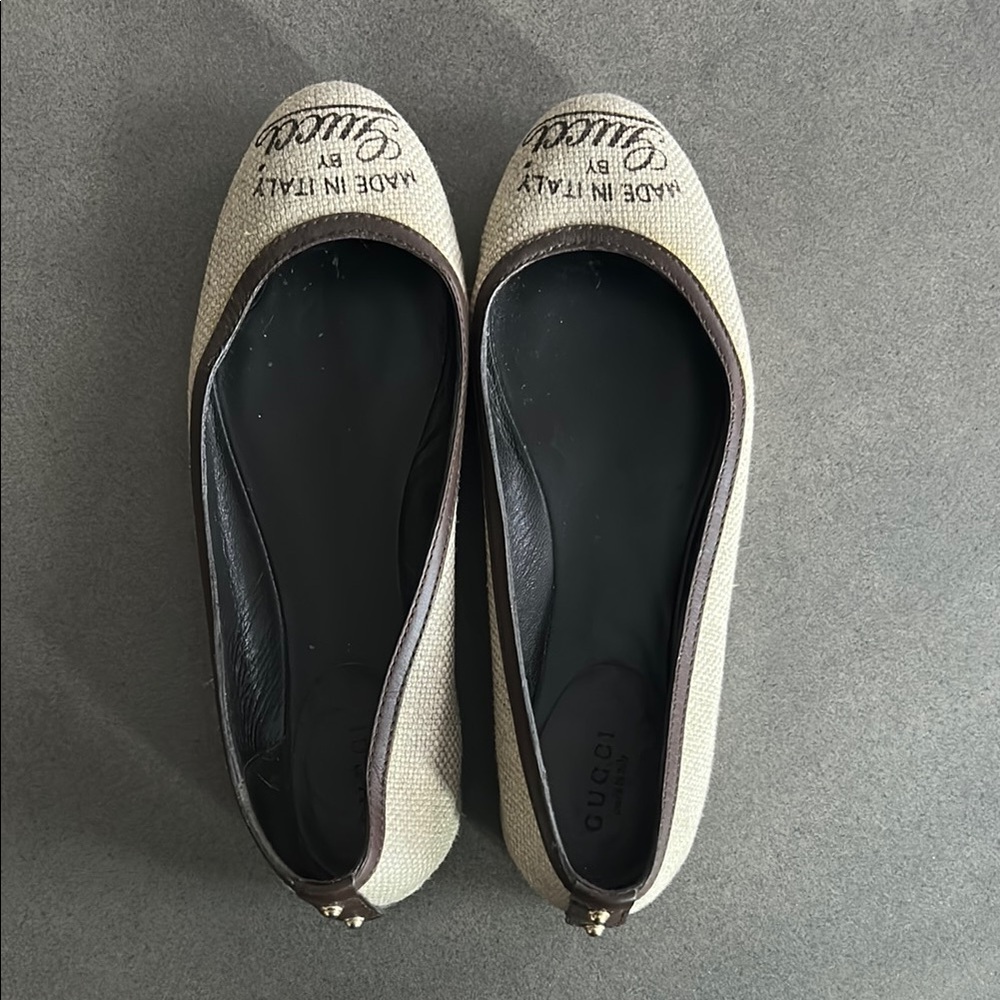 Gucci Cream and Black Flats with Elegant Design